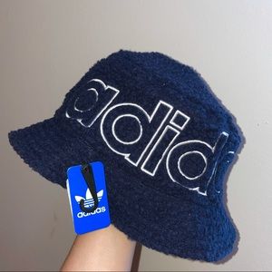 NEW ADIDAS BUCKET HAT